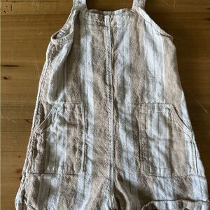 Old Navy Tan and Cream Linen Overalls Shorts Relaxed Fit. Size 3 T